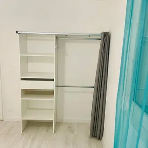 verificați disponibilitatea