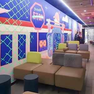 Ideal Youth Хостел
